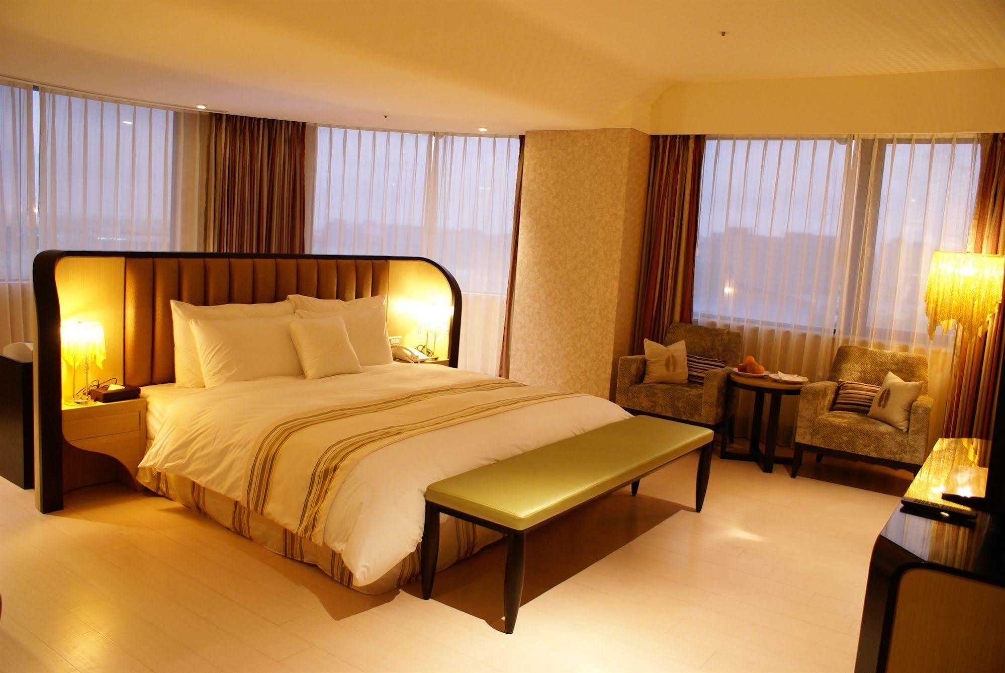 Monarch Skyline Hotel Luzhu Dış mekan fotoğraf